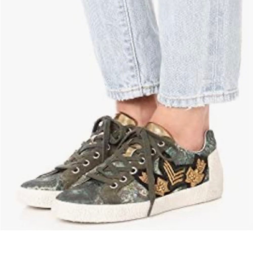 ⭐️Ash⭐️AS NAK ARMS Low Tops Lace Up Sneakers Gold Patch Women's 8 Sneaker Shoes